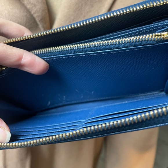 Authentic Prada saffiano leather zip all around wallet (A2055) - Picture 12 of 12